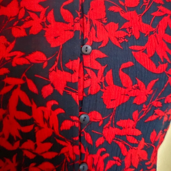 Liz Claiborne Red and Navy Blue Floral Women's Button Down Blouse - Picture 3 of 5